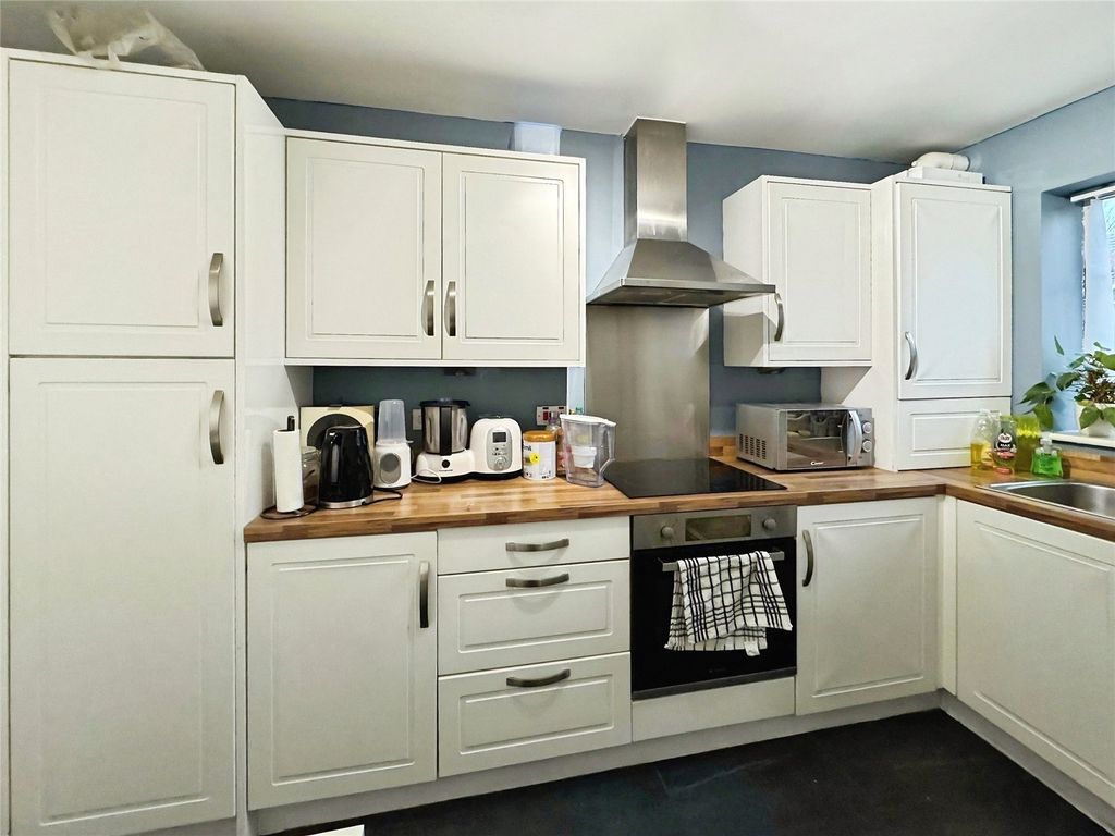 Property photo 3 of 10 Picture No. 12