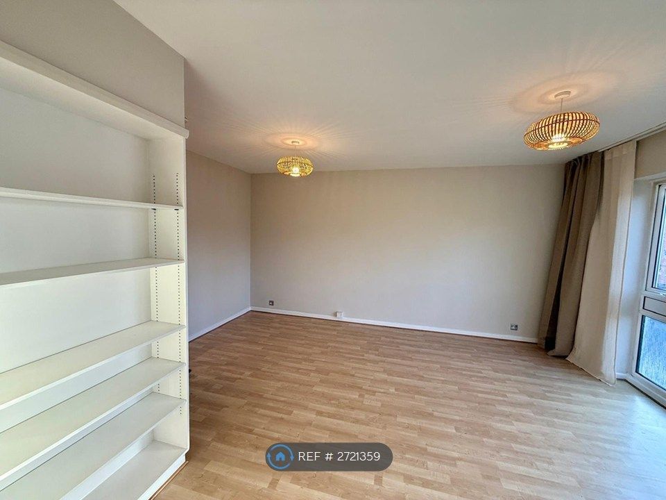 Property photo 3 of 10 Living Room