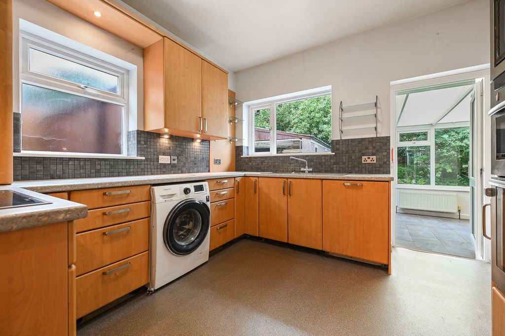 Property photo 2 of 12 9