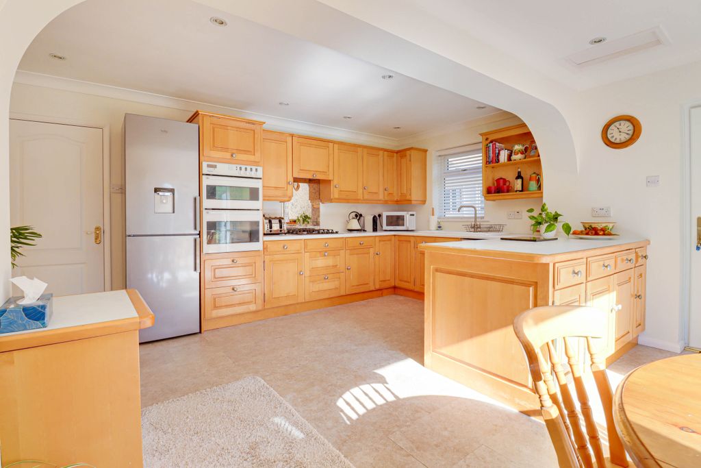 Property photo 3 of 24 Kitchen/Breakfast Room