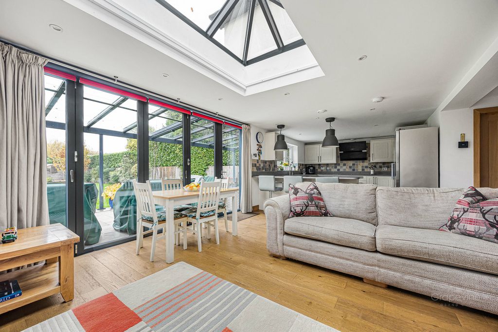 Property photo 3 of 33