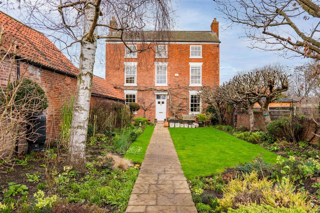 Property photo 1 of 42 8 Newgate Street-15.Jpg