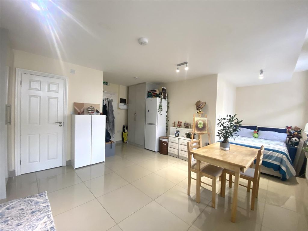 Property photo 2 of 5 Studio Area