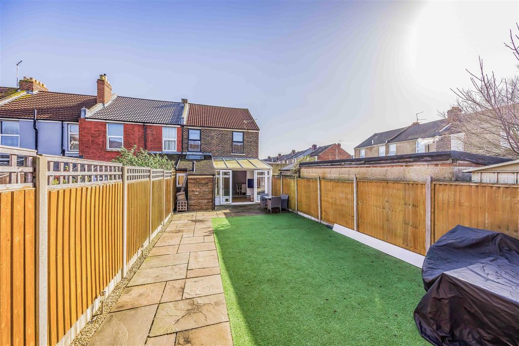 Property photo 2 of 19 128 Kimbolton Road, Portsmouth-Small-Porticomarket