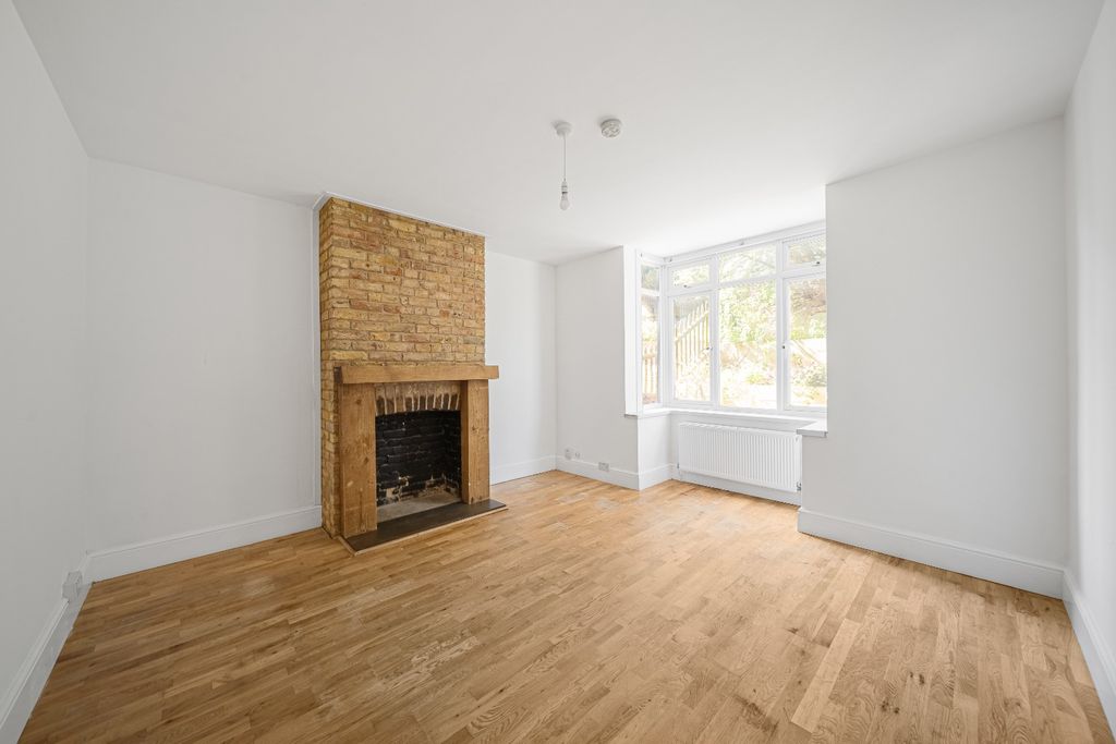 Property photo 2 of 19 5130982