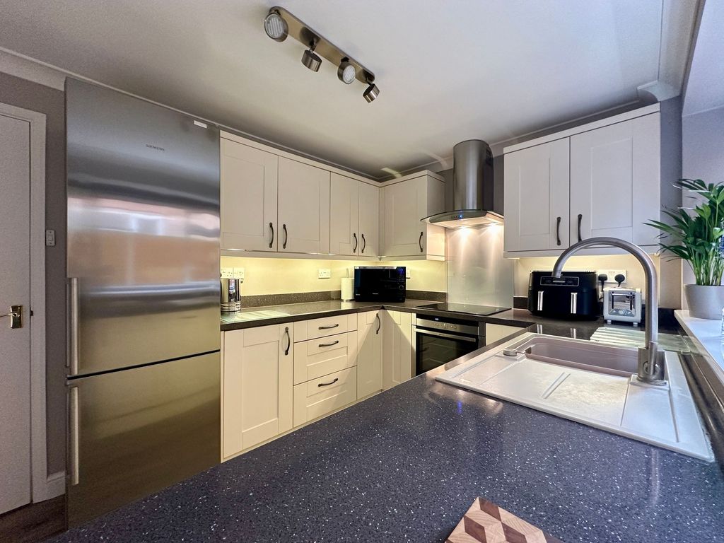 Property photo 3 of 20 Kitchen