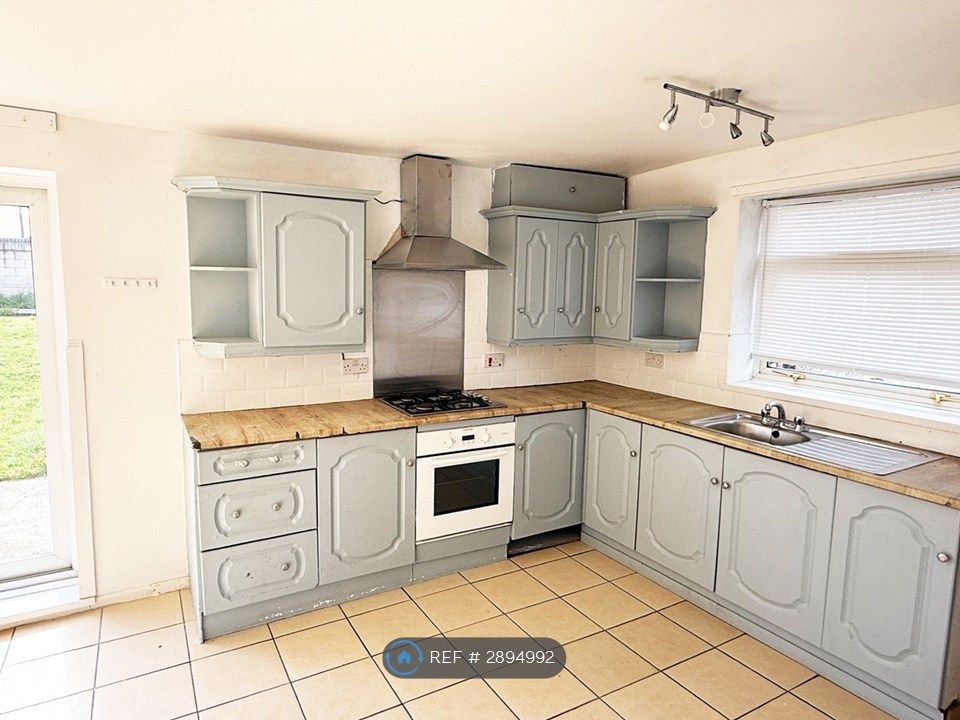 Property photo 2 of 23 Kitchen