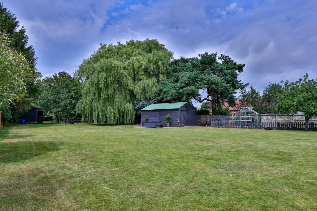 Property photo 2 of 36