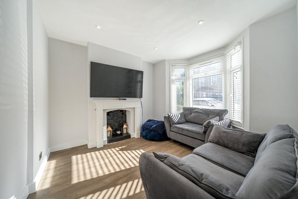 Property photo 2 of 16 Picture 2