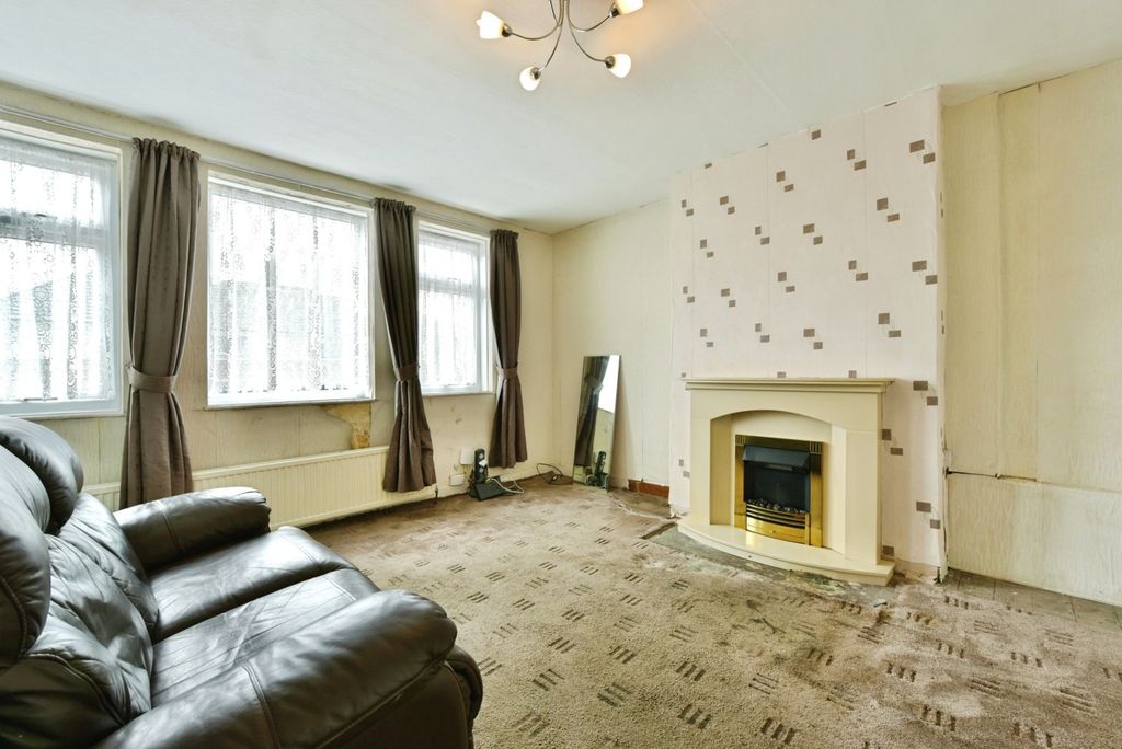 Property photo 2 of 16 Photo