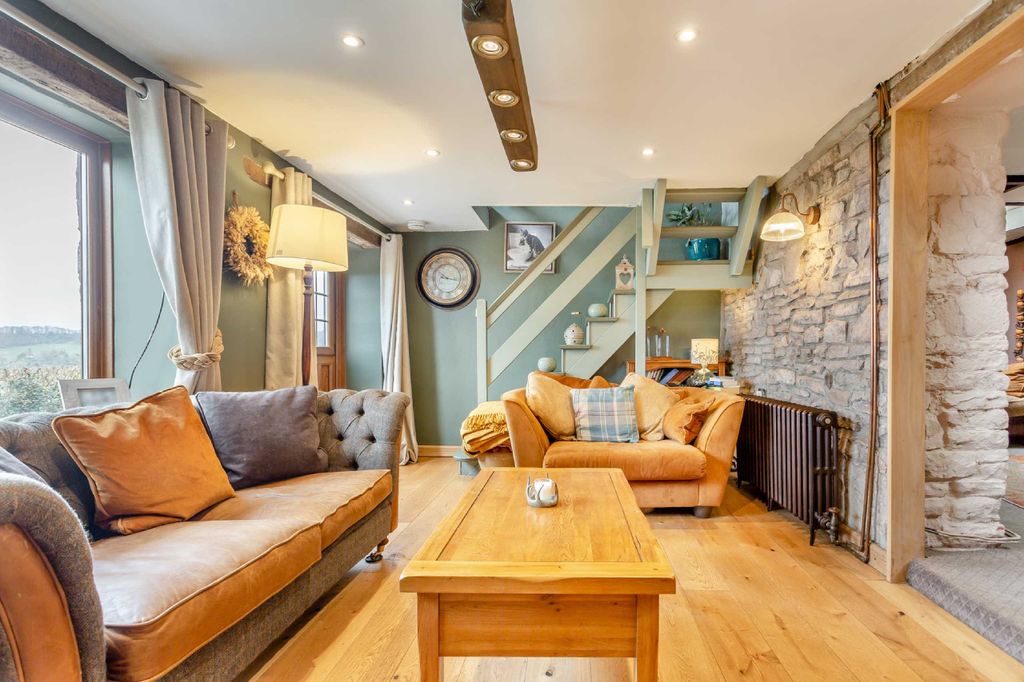 Property photo 3 of 26