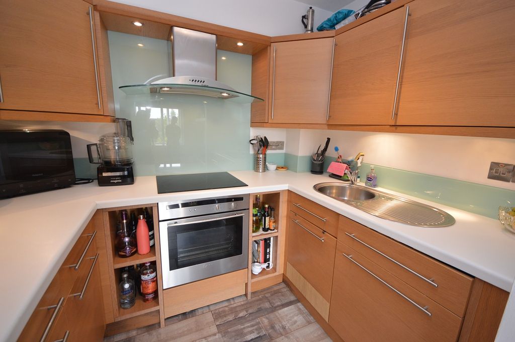 Property photo 3 of 6 Kitchen