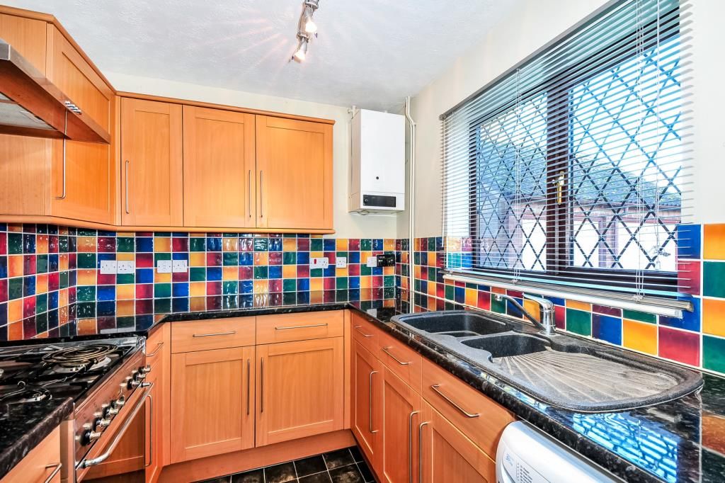 Property photo 3 of 10 Kitchen