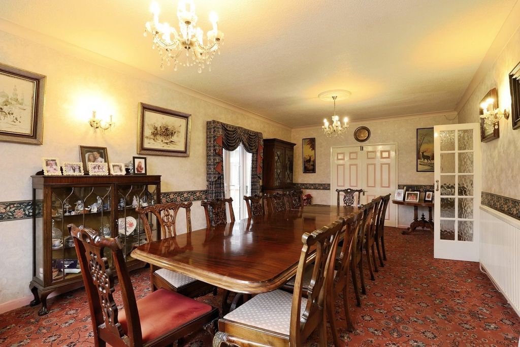 Property photo 2 of 35