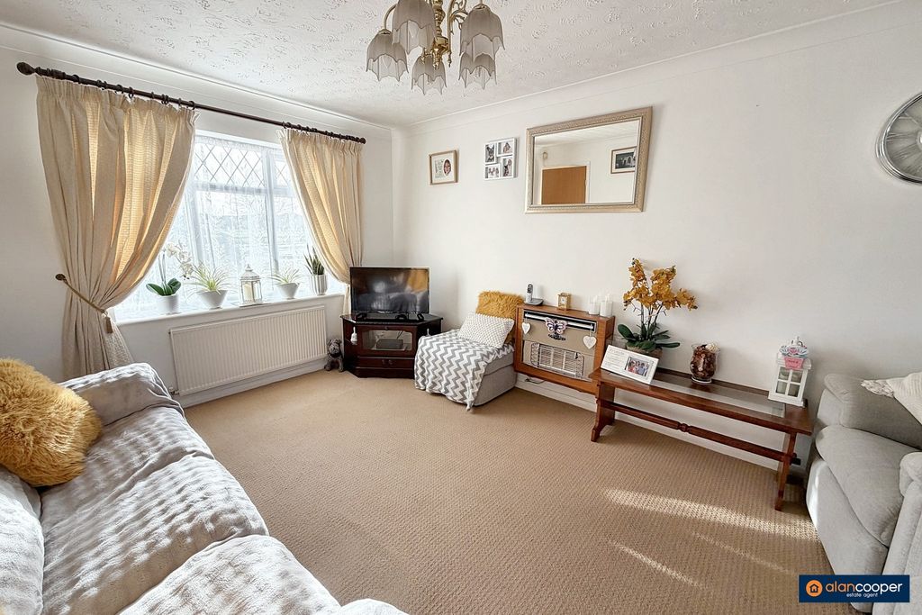 Property photo 2 of 12 4681343