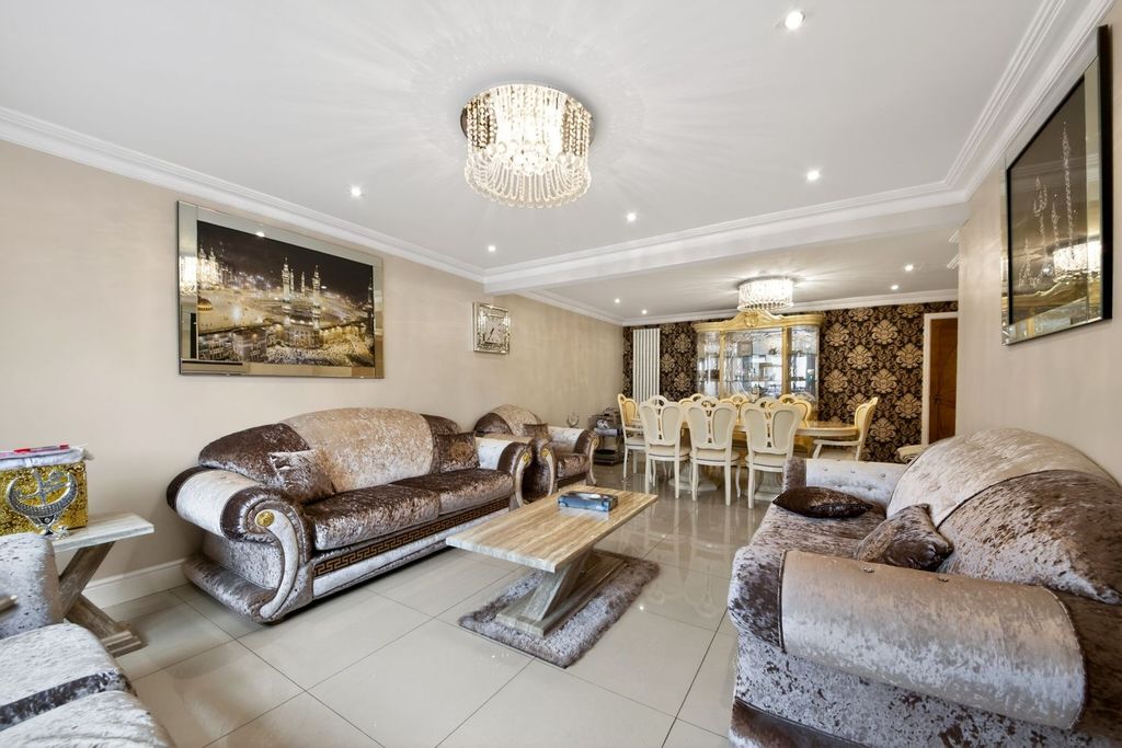 Property photo 2 of 32