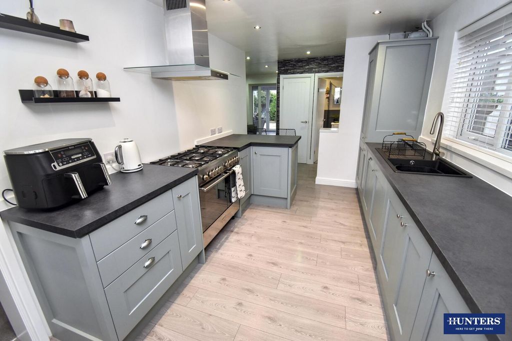 Property photo 3 of 22 Kitchen