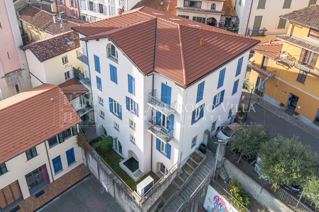 Property photo 2 of 43