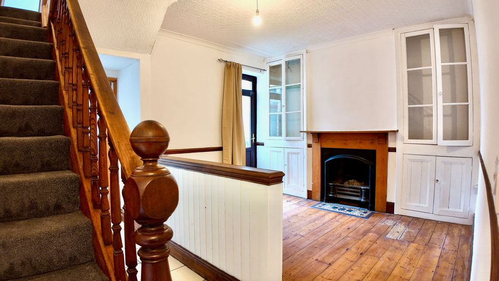 Property photo 3 of 33