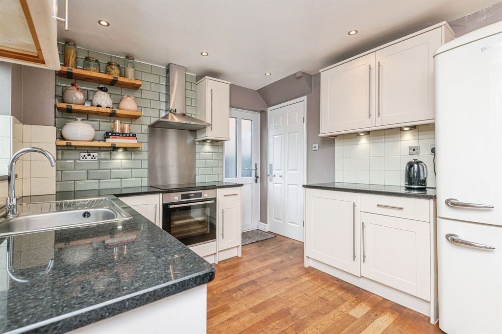 Property photo 2 of 16