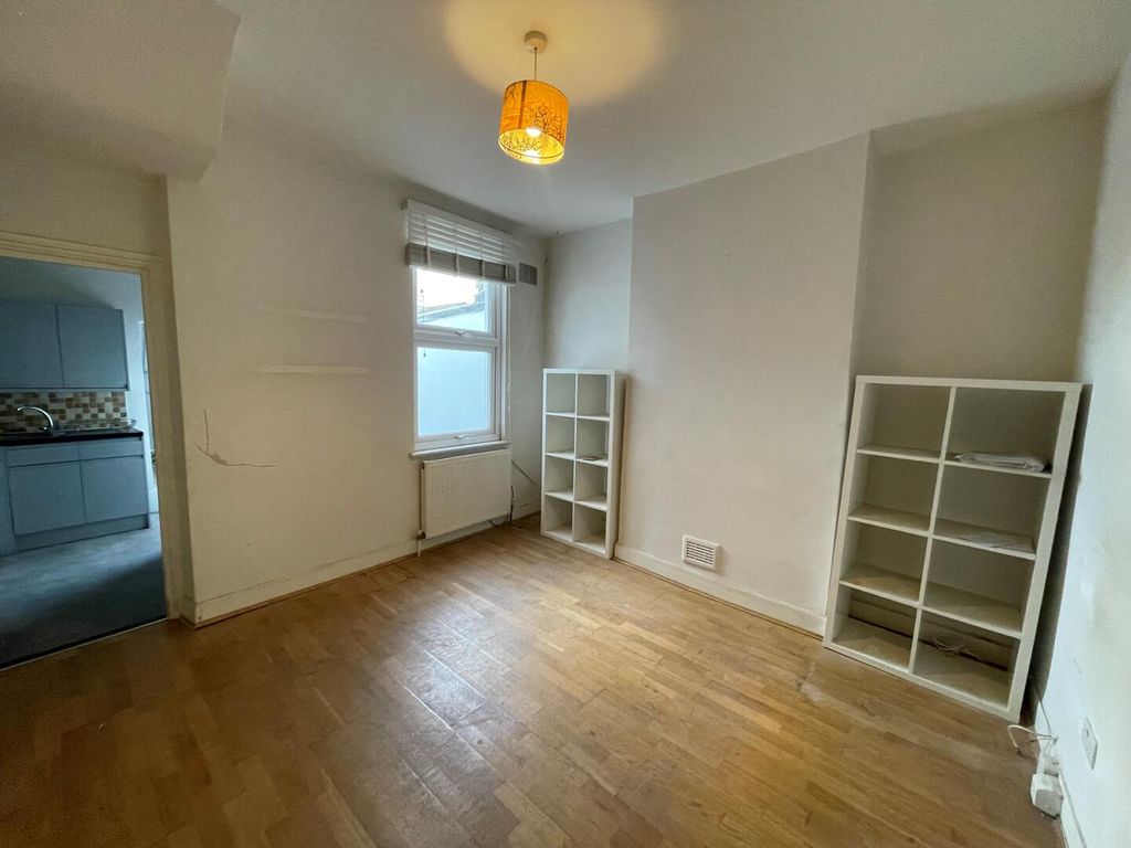Property photo 1 of 13 Living Room