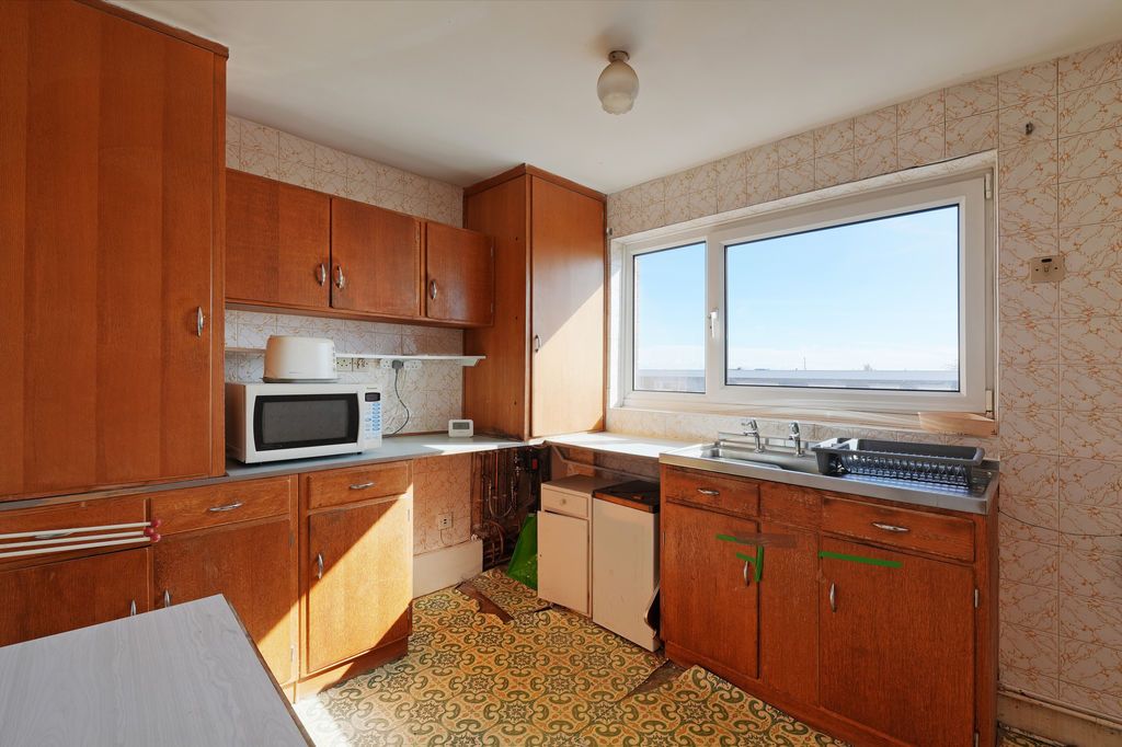 Property photo 2 of 21 Kitchen