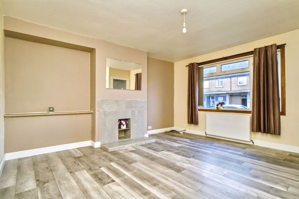 Property photo 2 of 18 4724841