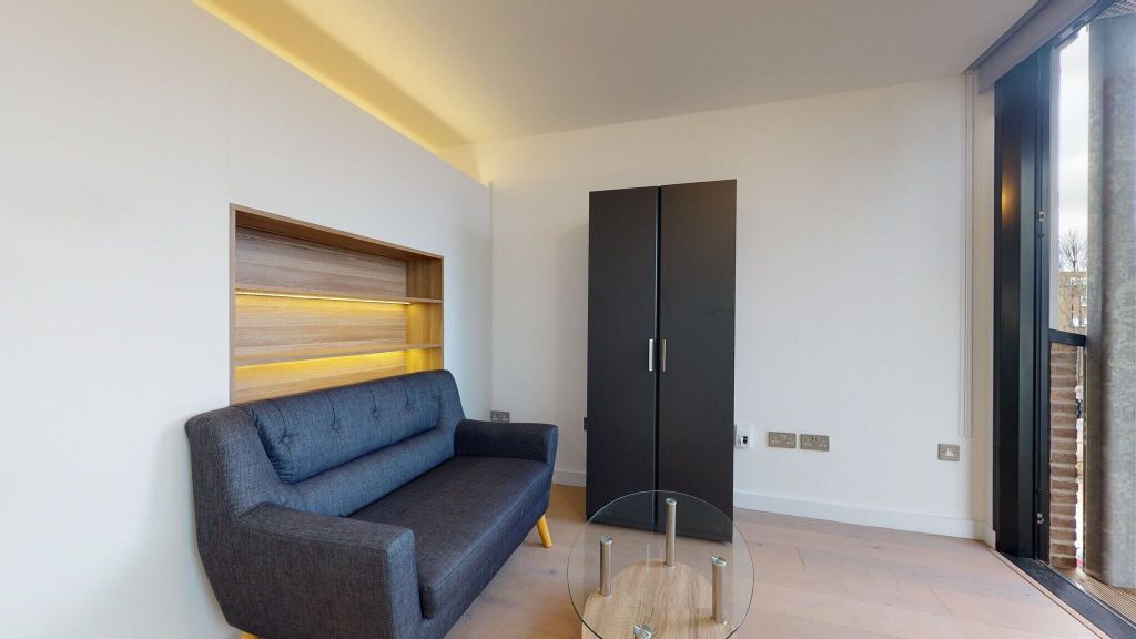 Property photo 1 of 21 Living Room