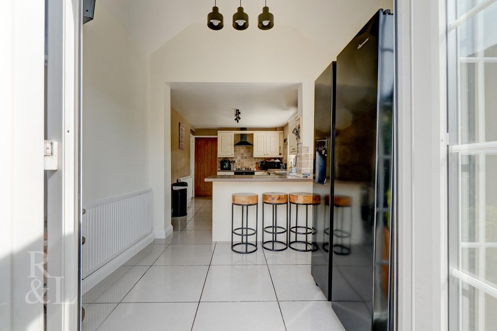 Property photo 3 of 17 Batched  (2).Jpg