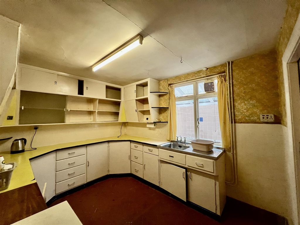 Property photo 3 of 25 Kitchen