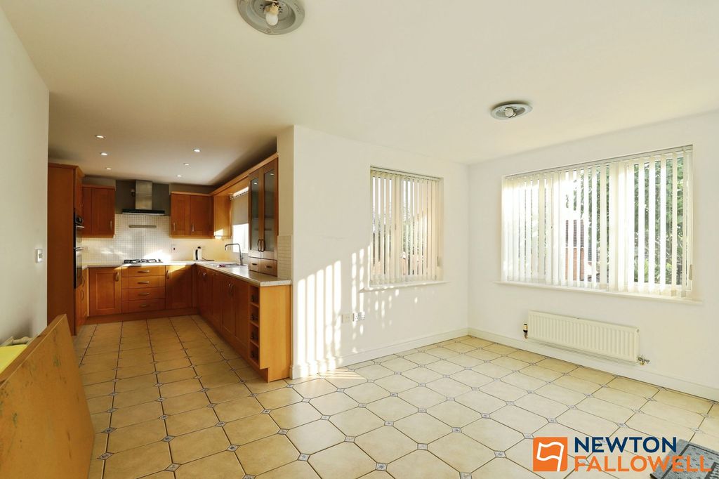 Property photo 2 of 25