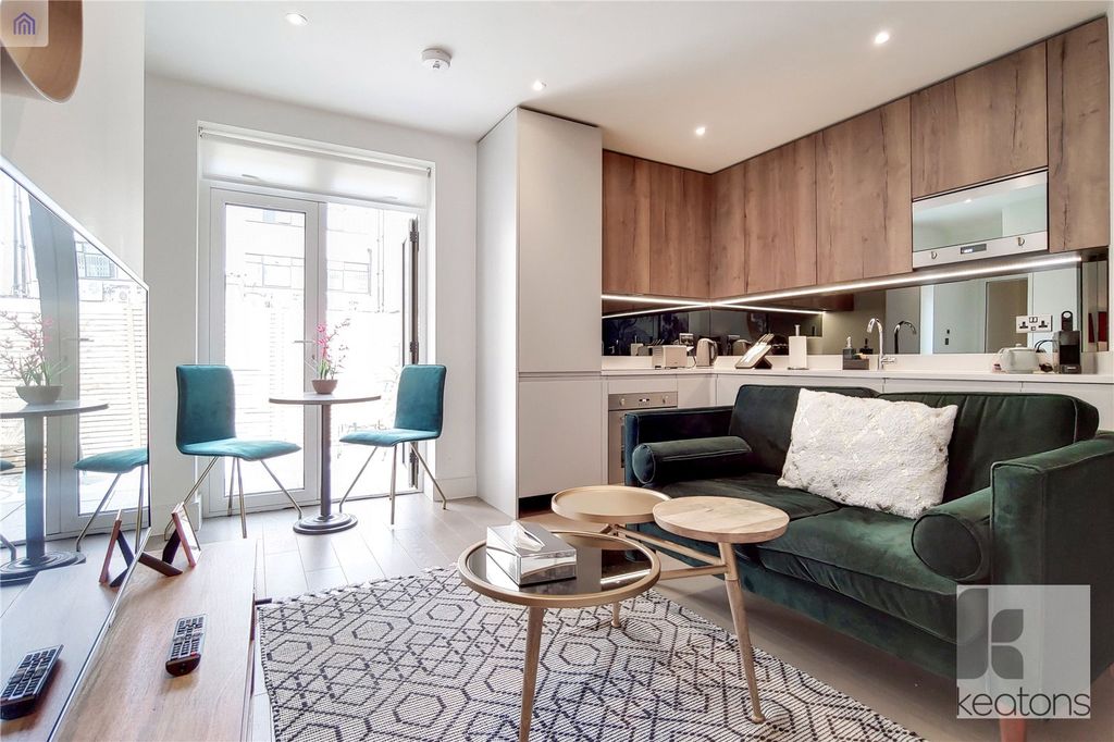 Property photo 2 of 9 Living Area/Kitchen