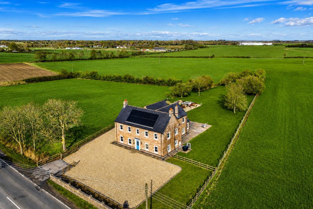 Property photo 1 of 52