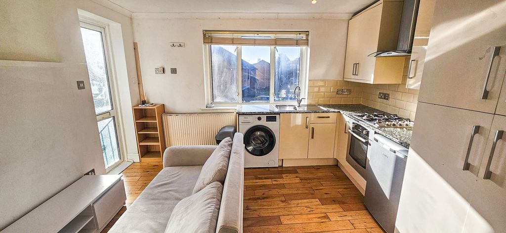 Property photo 3 of 7