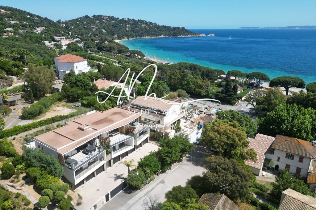 Property photo 1 of 13 Luxury 100 M From The Water!