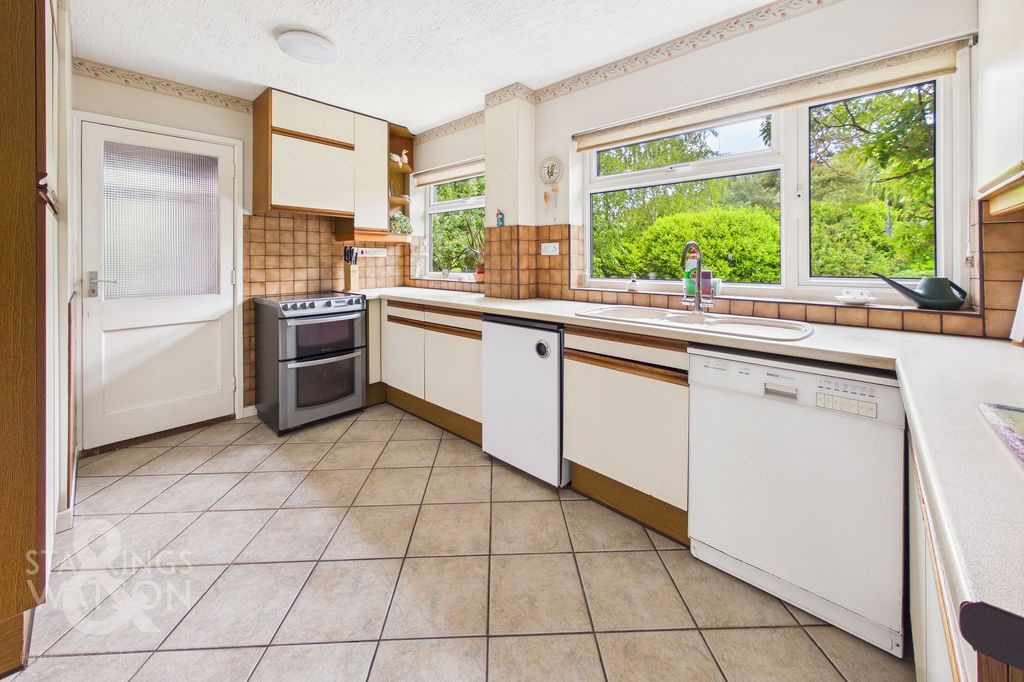 Property photo 3 of 28