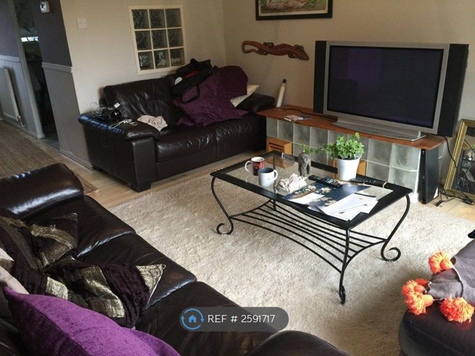Property photo 2 of 8 Lounge