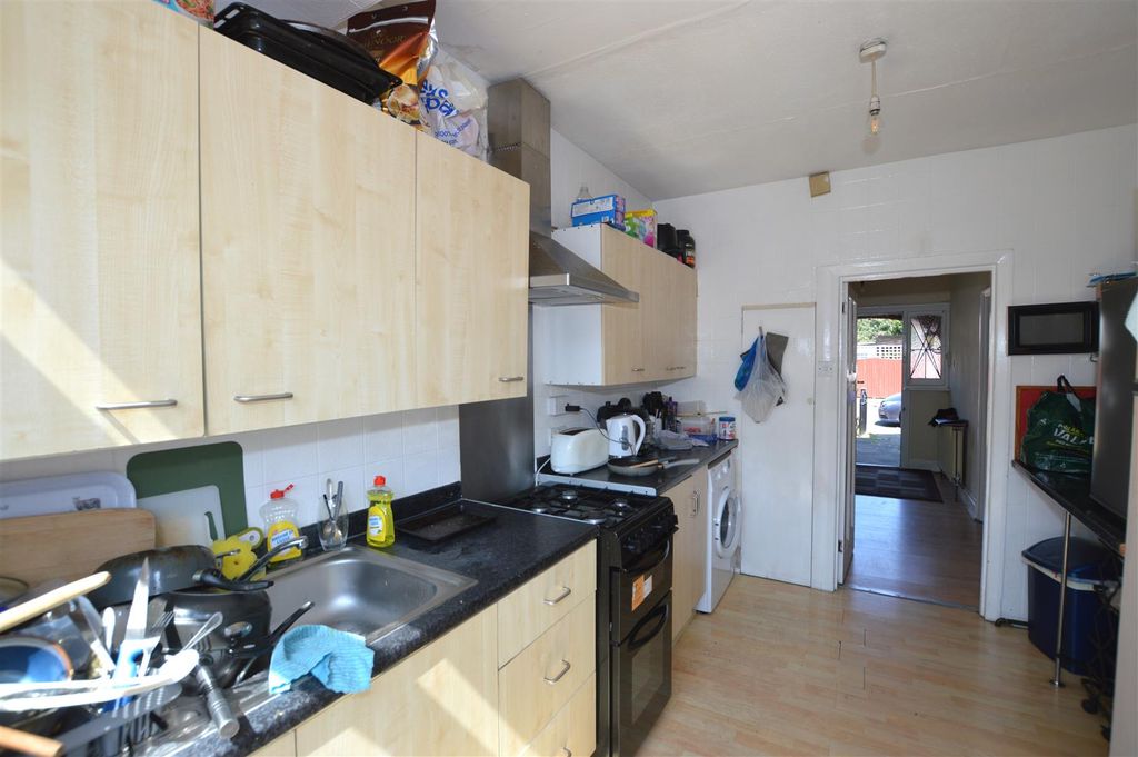 Property photo 2 of 11 50 Pauline Crescent Kit 2.Jpg