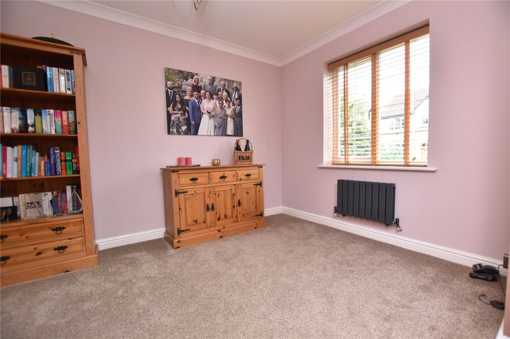 Property photo 3 of 22 Picture No. 12