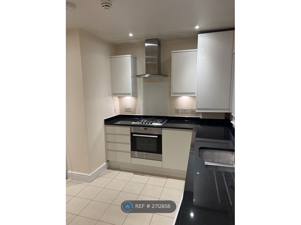 Property photo 3 of 11 Kitchen