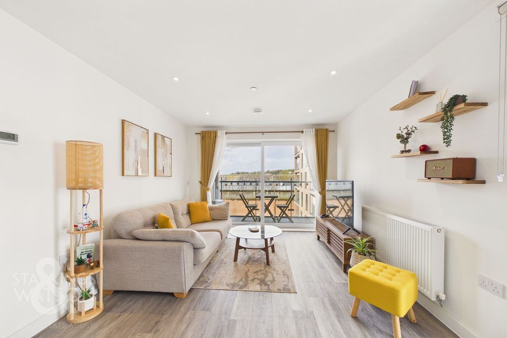 Property photo 2 of 17