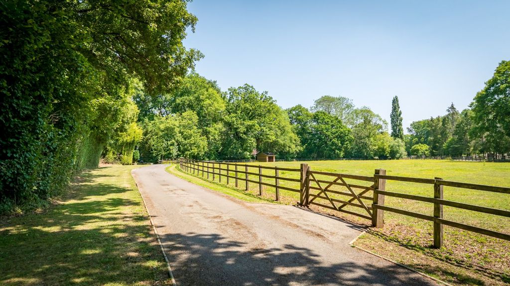 Property photo 2 of 34 Picture No. 35