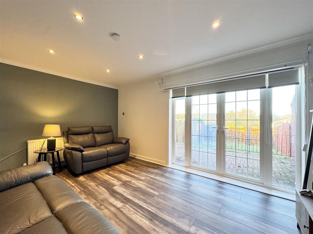 Property photo 3 of 11