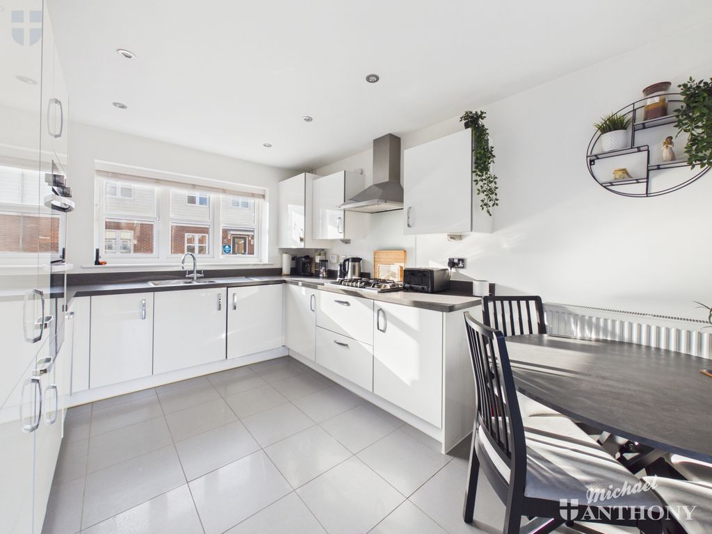 Property photo 2 of 14 Cam03852G0-Pr0565-Still005