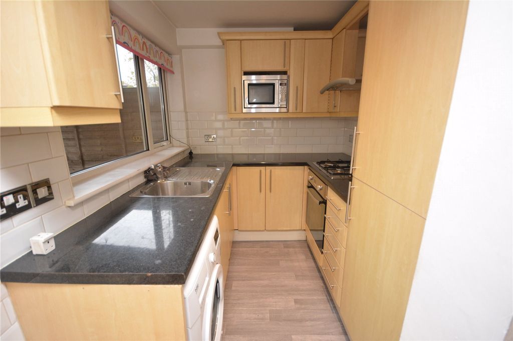 Property photo 3 of 6 Kitchen