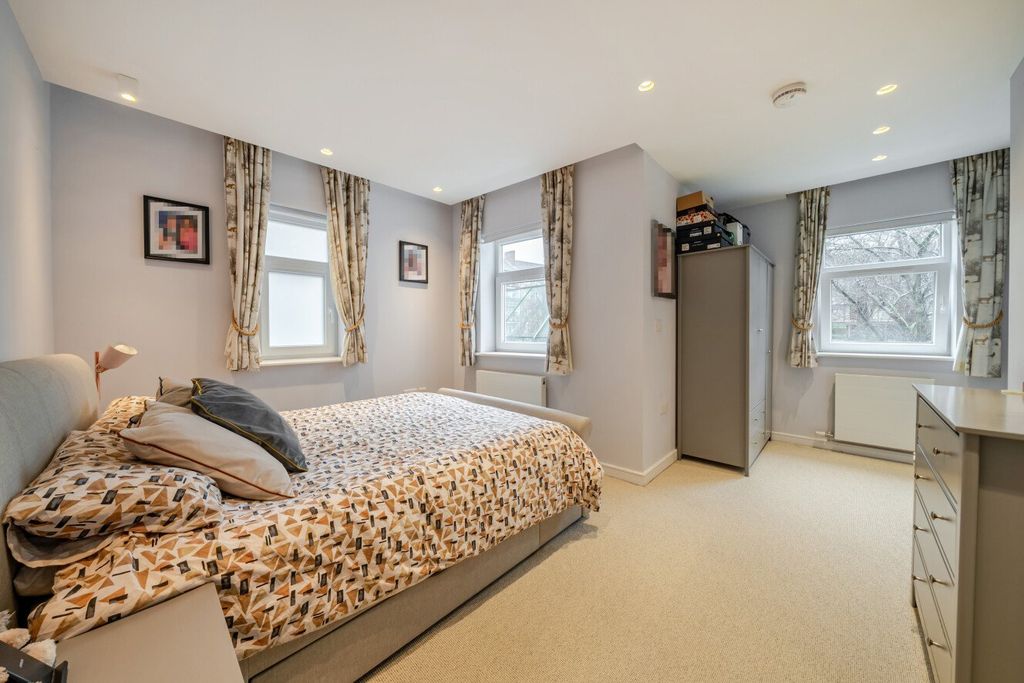 Property photo 3 of 18 Picture No. 04