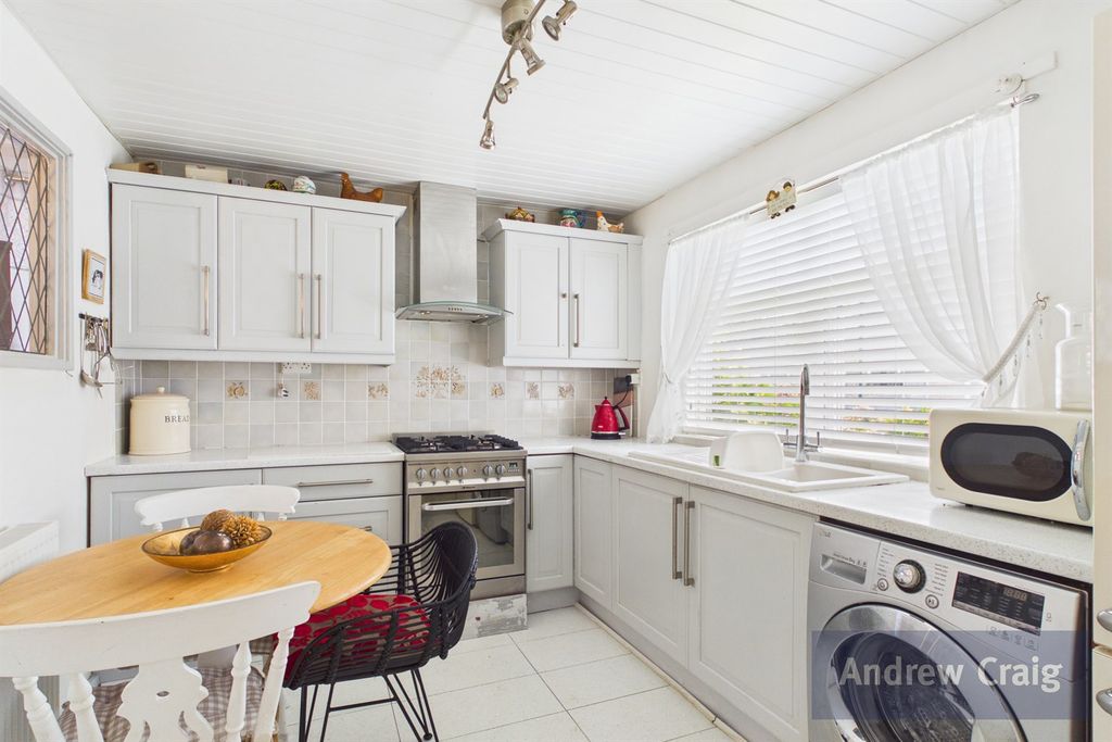 Property photo 2 of 13 Kitchen Breakfast Room