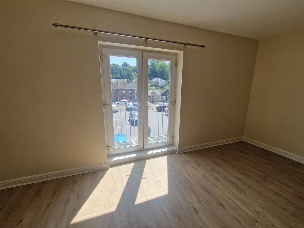 Property photo 3 of 9 403A3674-63d1-4137-B726-5B4630138771.Jpg