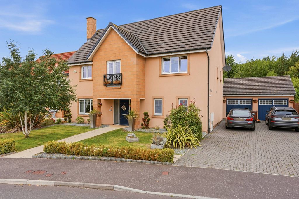 Property photo 1 of 31
