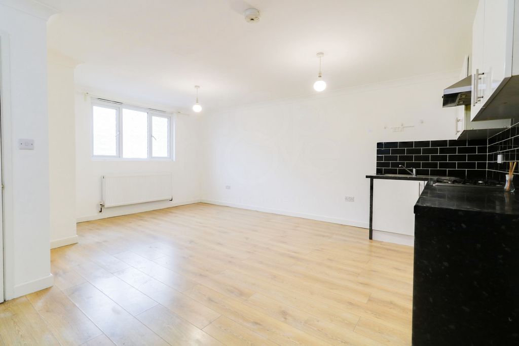 Property photo 3 of 10 Photo 1